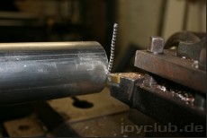 Ein Stück Metall wird auf Franks Drehmaschine zum Liebesspielzeug.