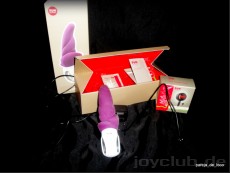 Schon nach dem Auspacken begeistert der Vibrator beim Nasenspitzentest.
