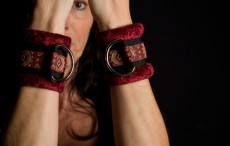 Ein "Slavestyle-Fesselset" aus Stoff im Test